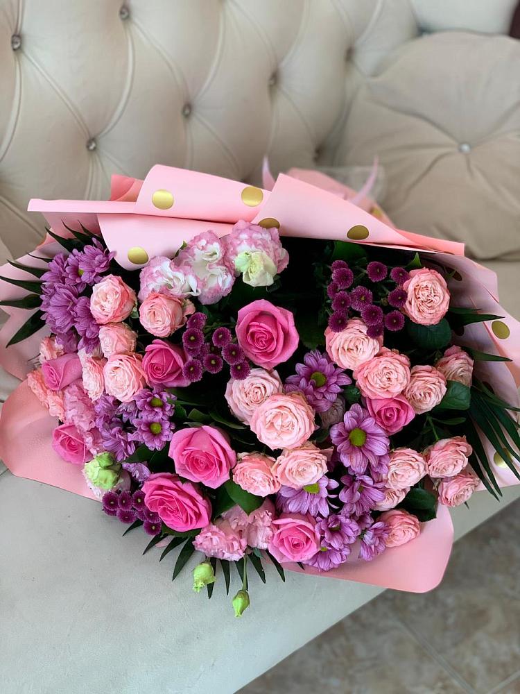 Букет цветов из: Хризантемы, Розы и Лизиантусы в Манасе