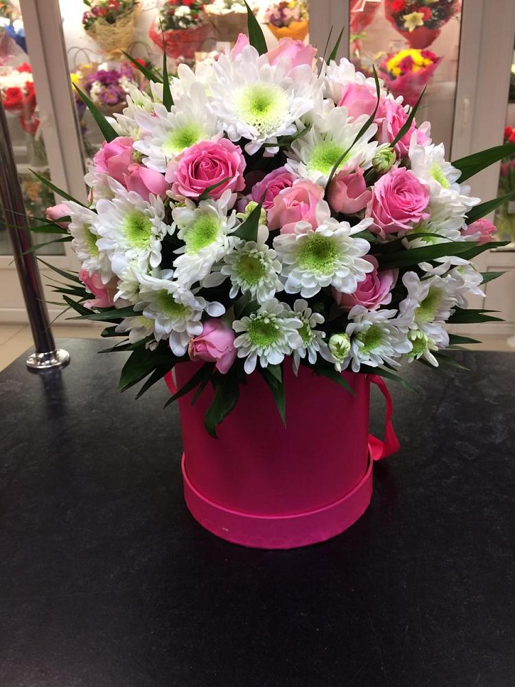 Цветочная композиция из Розы и Хризантемы в шляпной коробке в Манасе