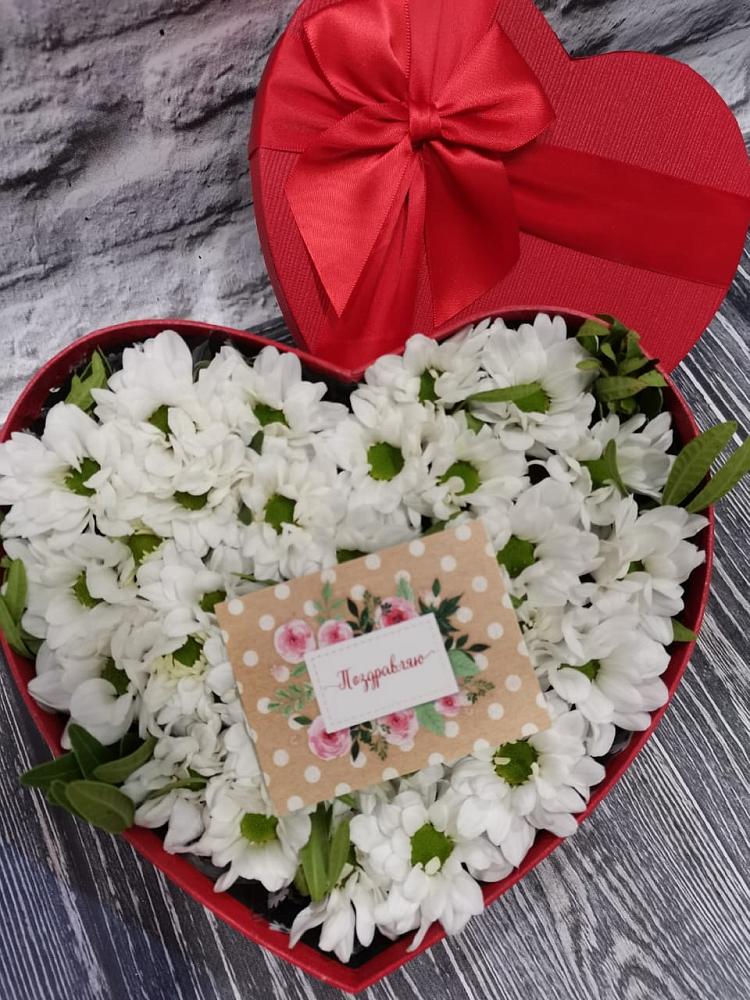Цветочная композиция из Хризантемы в виде сердца в Манасе